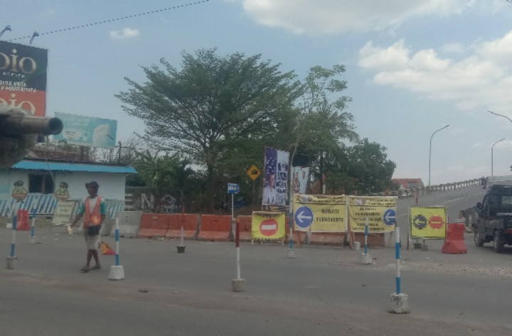 Dampak Ditutupnya Jalan Nasional Pejagan-Purwokerto Sejumlah Pedagang Mengeluh Lantaran Sepi Pembeli