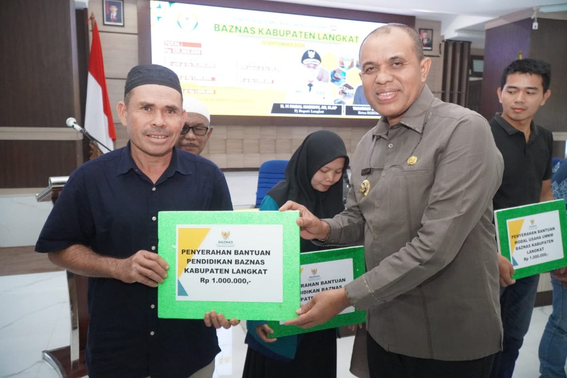 Pj. Bupati Langkat Salurkan Bantuan Baznas Senilai Rp 221 Juta untuk Masyarakat yang Membutuhkan