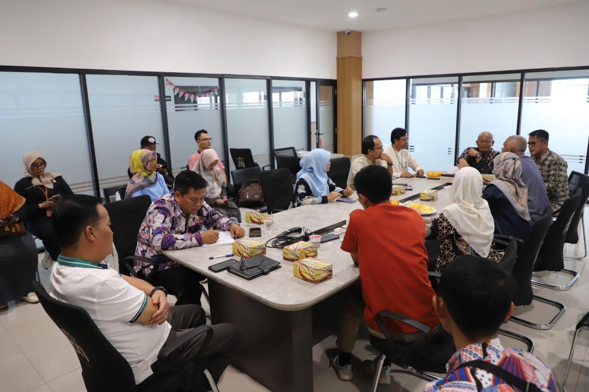 Melalui DBHCHT, Pemkab Garut Perkuat Perlindungan Bagi Tenaga Kerja Rentan