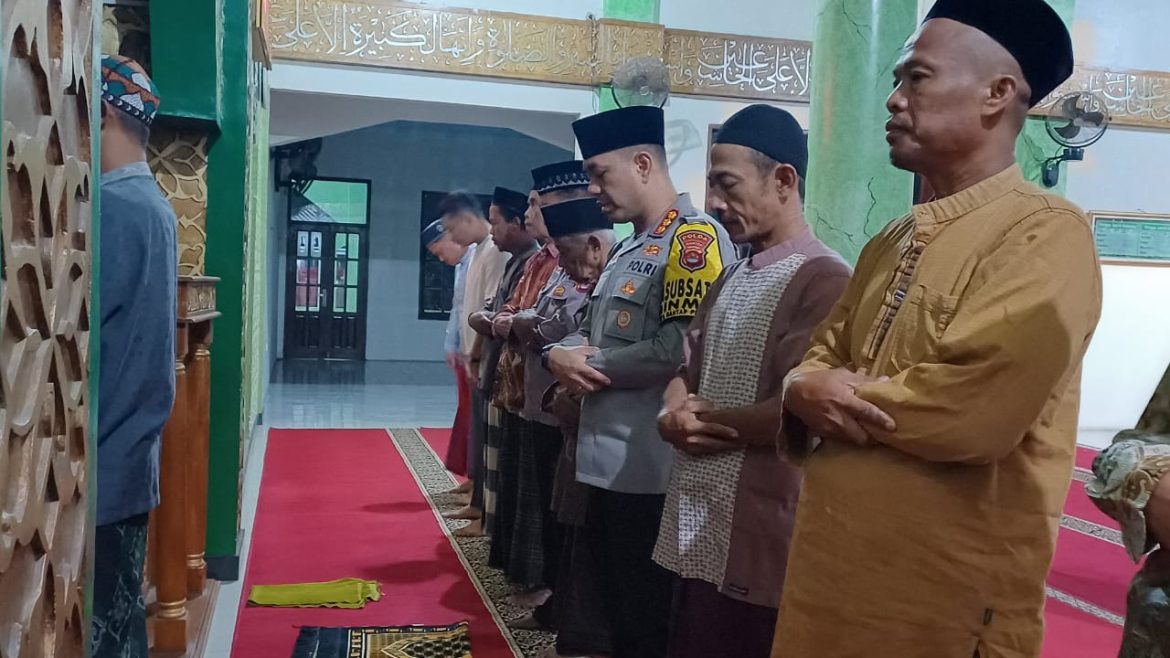 Laksanakan Program Commander Wish Kapolda, Dirbinmas Polda Banten Rutin Shalat Subuh Keliling