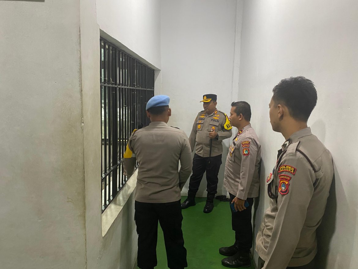 Tingkatkan Kewaspadaan dan Disiplin, Kapolres Bangka Cek Ruang Tahanan