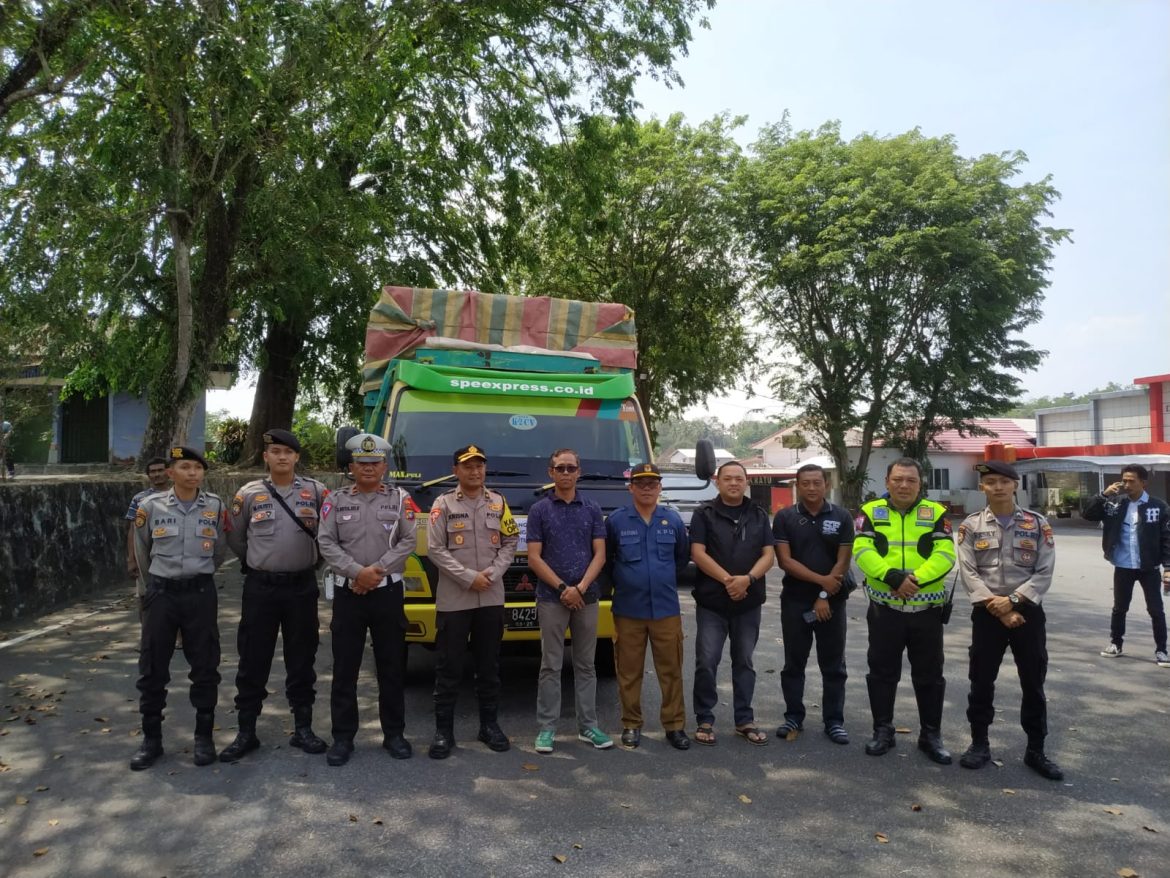 Polres Bangka Kawal Pengiriman Logistik Pilkada Bangka