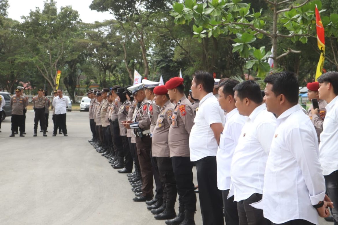 Wakapolres Langkat Pimpin Pengamanan Pengundian Nomor Urut Calon Bupati dan Wakil Bupati Langkat.
