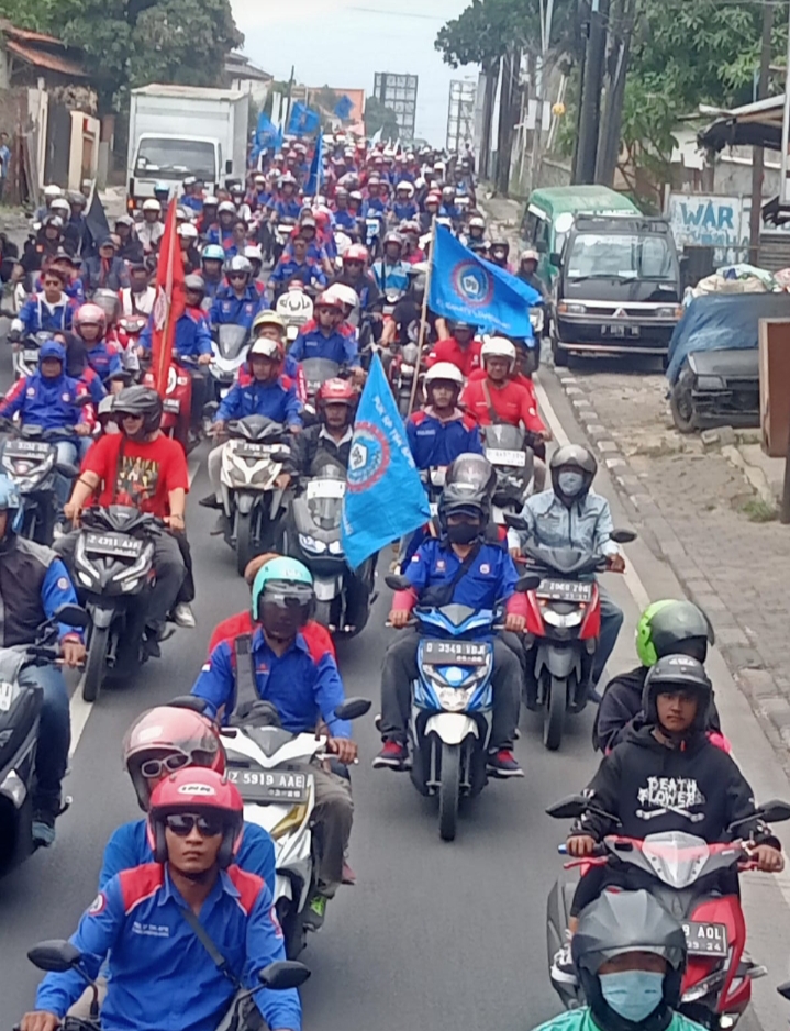 DPC  KSPSI dan FSTSK Kabupaten  Garut Lakukan  Aksi DI GEDUNG SATE