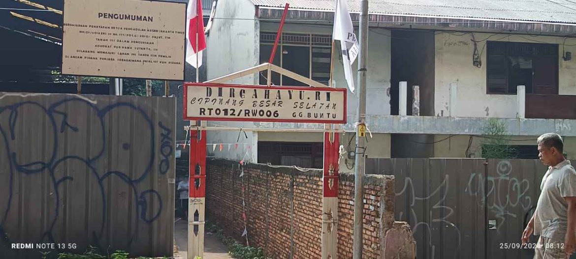 Warga Jakarta Timur Tolak Penggusuran Secara Sepihak
