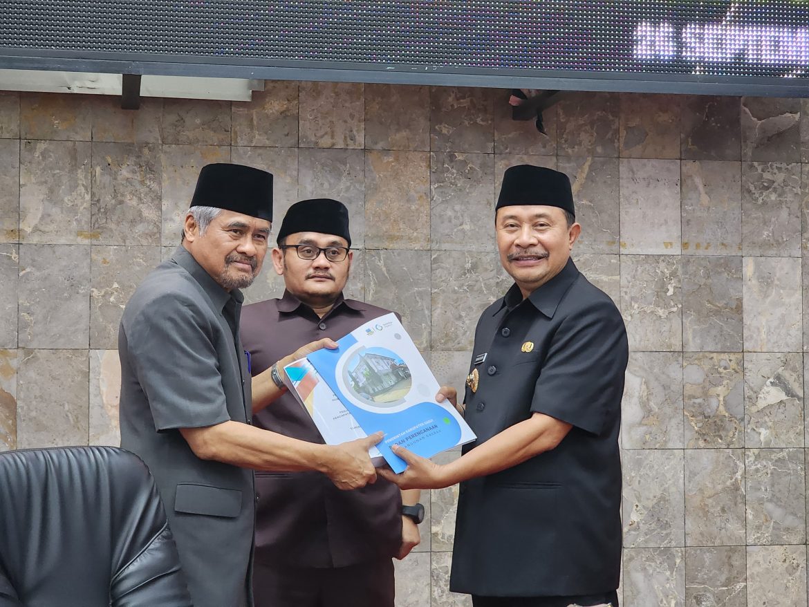 Pj. Bupati Garut Bahas Perubahan APBD 2024 dalam Rapat Paripurna DPRD