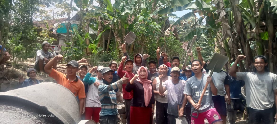 Anggota DPRD Jateng Endrianingsih Yunita S.P Tinjau Pembangunan Rabat Beton di Desa Bateh