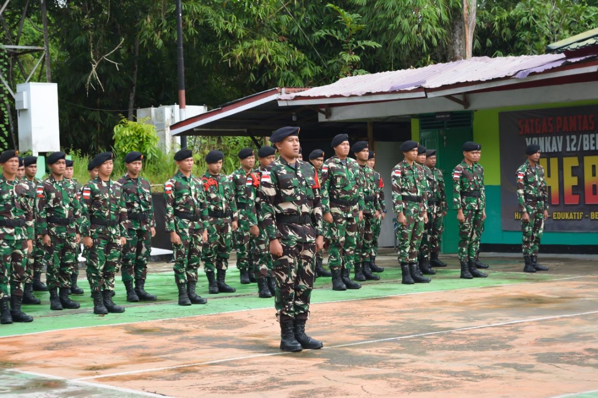 Prajurit Satgas Pamtas Yonkav 12/BC Laksanakan Upacara Kenaikan Pangkat di Medan Operasai Pengamanan Perbatasan (Pamtas) RI-Malaysia.