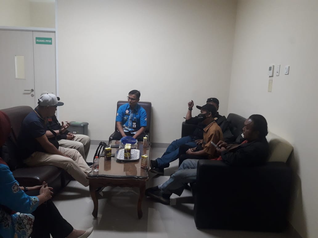 Diduga Lakukan Pembiaran Terhadap Pasien, Pihak Keluarga Bersama Relawan dan Wartawan Datangi RSUD Tidar Kota Magelang