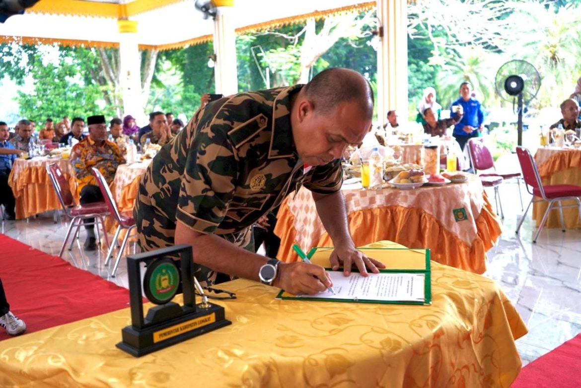 Pj. Bupati Langkat Lantik Forum TJSP Periode 2024-2025: Dorong Kolaborasi CSR untuk Pembangunan Daerah.