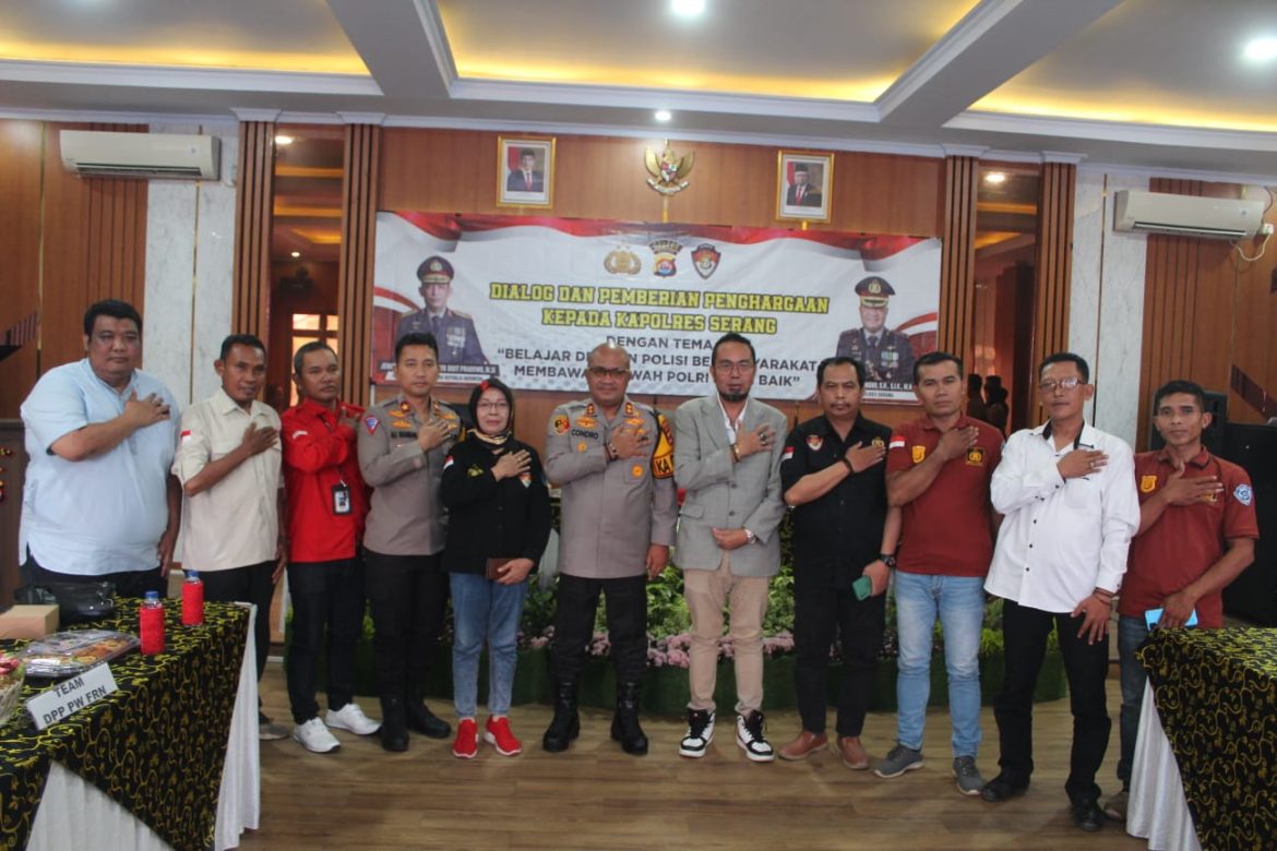 Kapolres Serang Menerima Penghargaan Dari Perkumpulan Wartawan Fast Respon Nusantara