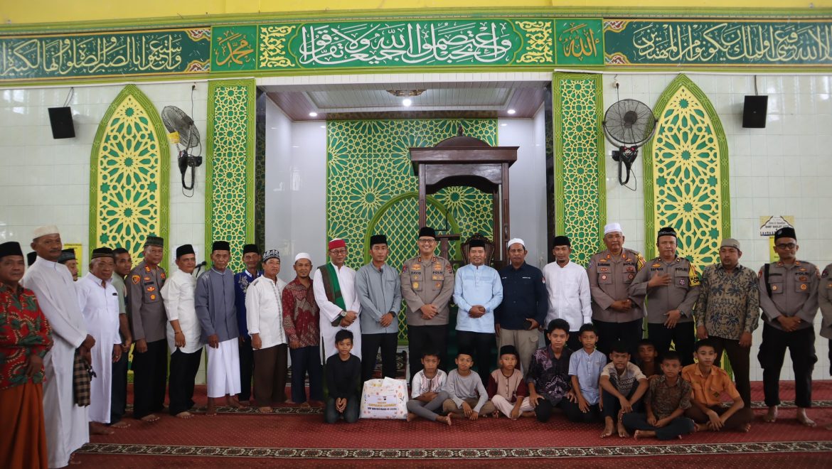 Kapolres Langkat Dengarkan Aspirasi Warga di Jumat Curhat, Tekankan Pilkada Damai.