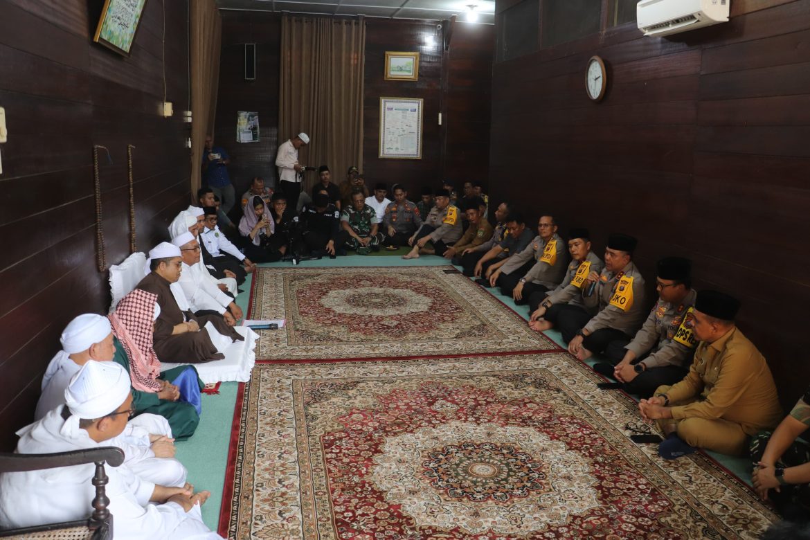 Kapolres Langkat Dampingi Kapolda kunjungi perkampungan religius Babussalam.