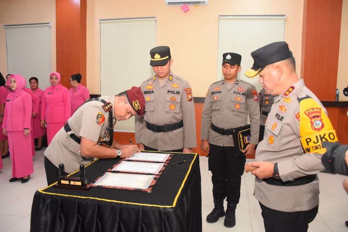 Kapolda Sulteng Pimpin Serah Terima Kabidpropam dan Lantik Dirressiber