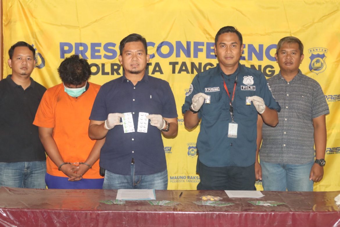 Polsek Cisoka Ciduk Pengedar Obat Keras Daftar G Tanpa Izin, Ratusan Butir Tramadol dan Hexymer Disita