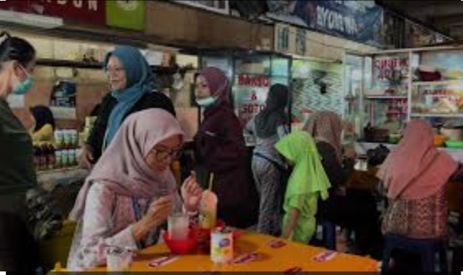 Dari Josuke hingga Tahu Krispi: UMKM Pangkalpinang Berbagi untuk Molen-Hakim