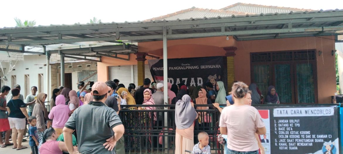 Relawan Kotak Kosong Adakan Bazar Minyak Goreng, Masyarakat Antusias
