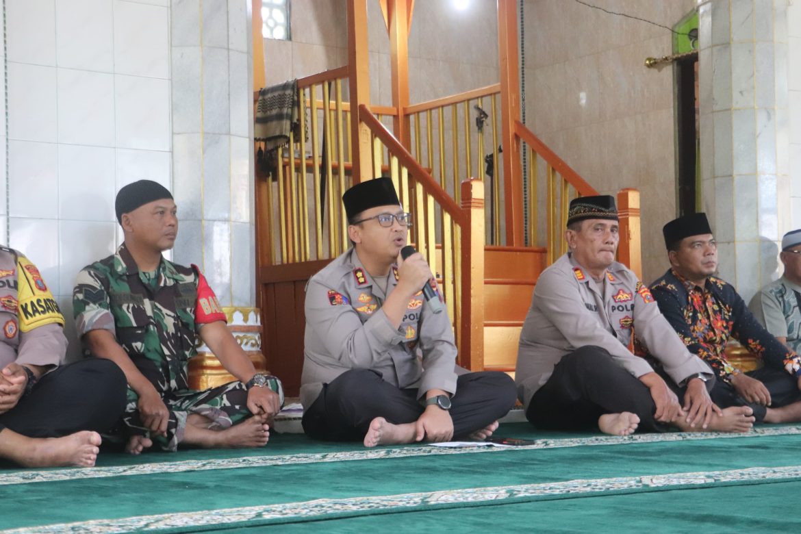 Jumat Curhat, Kapolres Langkat Kunjungi Masjid Raya Jamik Nasrullah.Imbau Jaga Kedamaian Pilkada 2024    