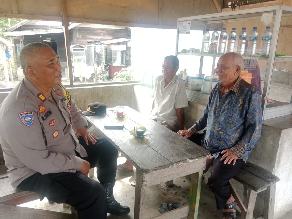 Satgas Preemtif Subsatgas Binmas Operasi Mantap Praja Toba Ajak Warga Desa Ara Condong Dukung Pilkada 2024 yang Aman dan Damai.