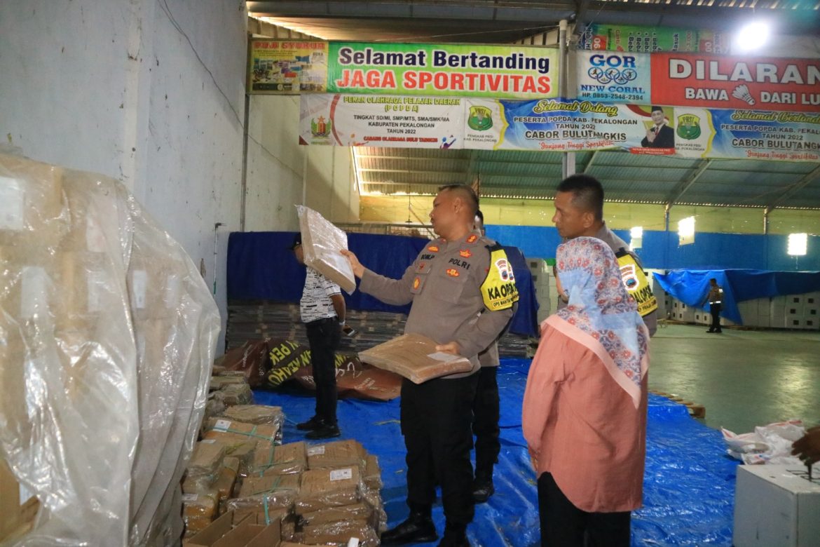 Cek Gudang Logistik KPU, Kapolres Pekalongan Pastikan Pengawalan dan Keamanan