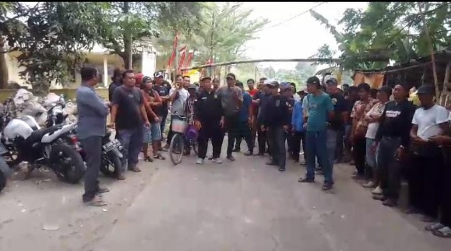 Aksi Damai Pihak Ormas dan Lembaga Masyarakat Berkumpul Menyampaikan Buka Portal Kembali Untuk Aktivitas Kegiatan