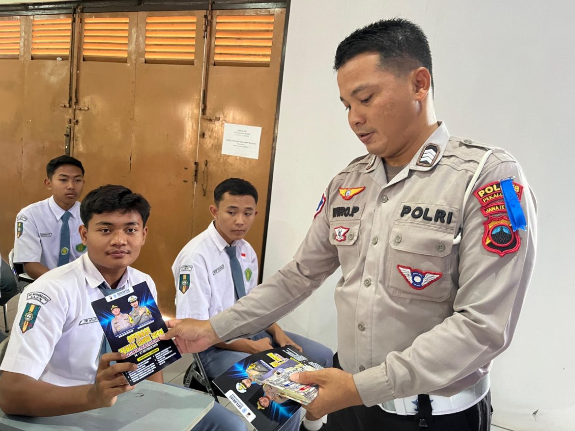 Dalam Rangka Operasi Zebra Candi 2024, Satlantas Polres Kajen Sosialisasikan Tertib Berlalu Lintas di SMK Muhammadiyah Kajen