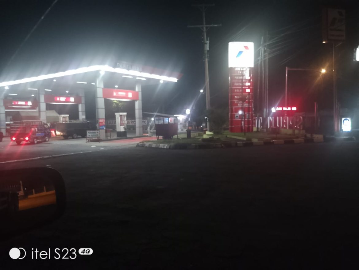 SPBU 4457309 Pengung Jadi Ladang Mafia BBM Solar,Sopir Truck Intimidasi Wartawan.