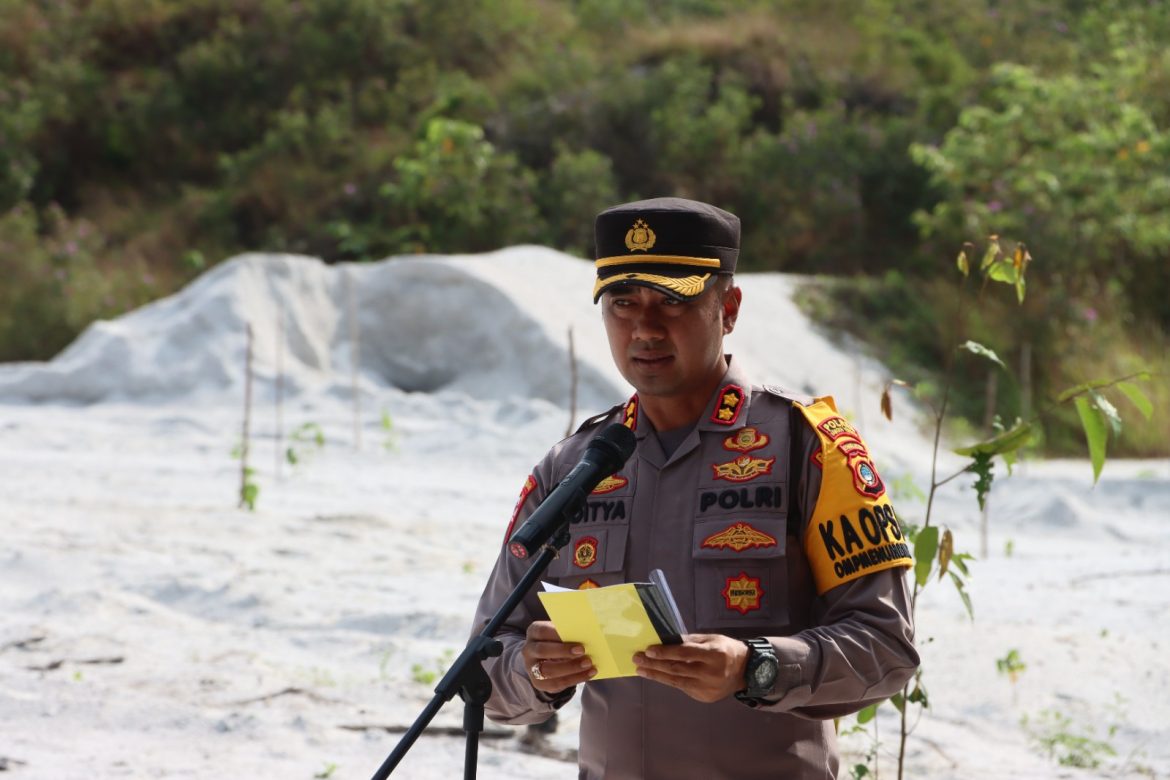 POLRES BANGKA TENGAH HIJAUKAN AREA LAHAN BEKAS TAMBANG BERSAMA FORKOPIMDA SERENTAK