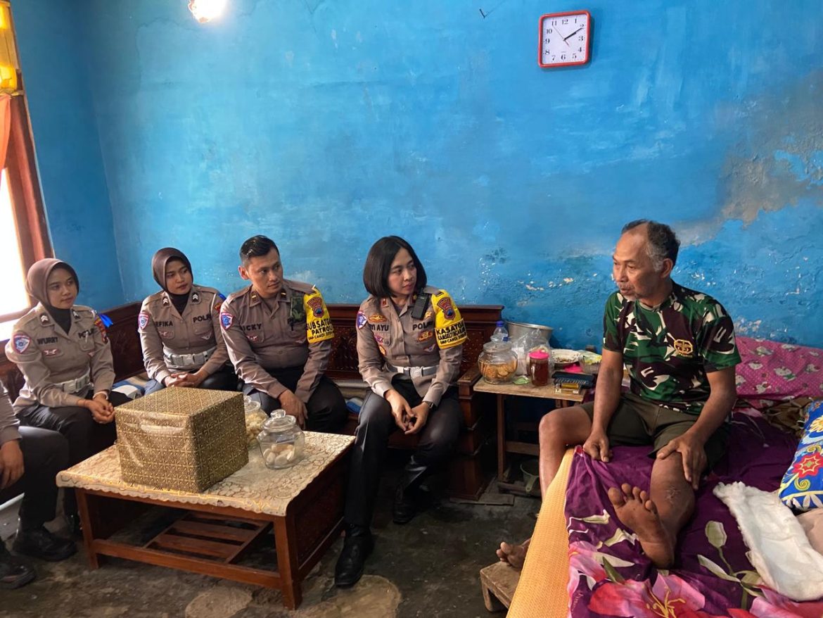 Satlantas Polresta Magelang Kunjungi Korban Lakalantas
