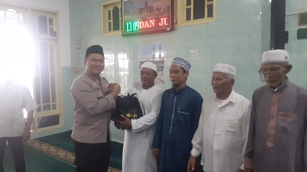 Berikan Pesan Kamtibmas, Kepada Jemaah Masjid Istiqomah Sibolga, Dalam Rangka Jumat Curhat