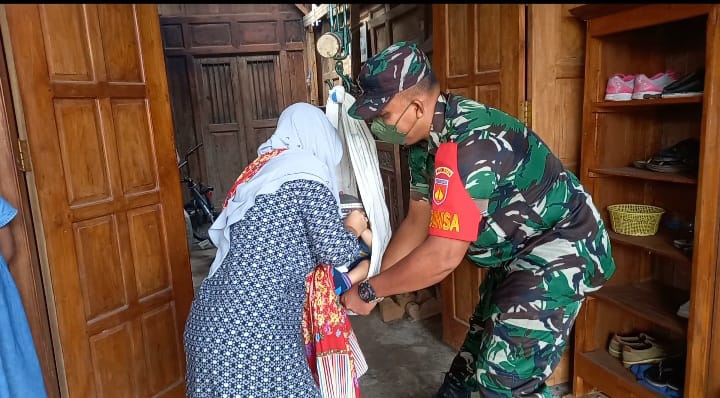 Babinsa Sambi Aktif Sukseskan Program Posyandu Di Wilayahnya