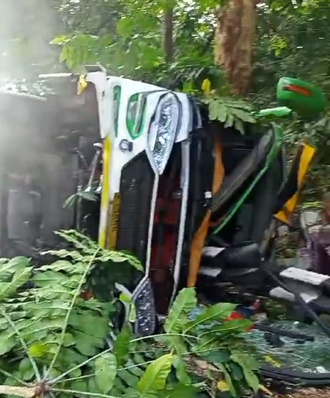 Bus Pariwisata Berlian Trans Alami Rem Blong di Bojonglarang, Satu Penumpang Tewas