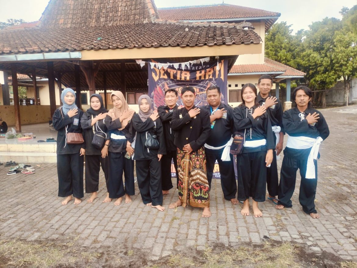 Kenaikan sabuk jambon siswa rayon harjosari bawen.siswa Harus bersemangat berlatih,