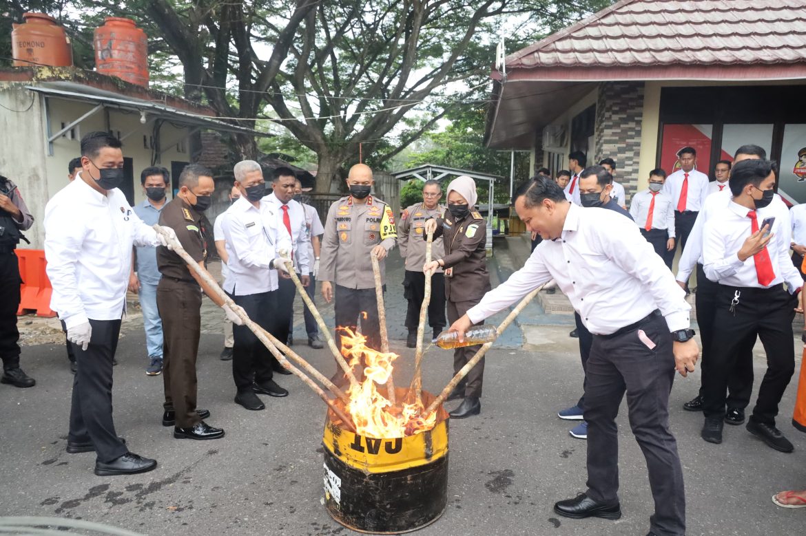 Polda Babel Musnahkan Barang Bukti Narkotika Jenis Sabu 2,8 Kg Dan Ganja 1.3 Kg
