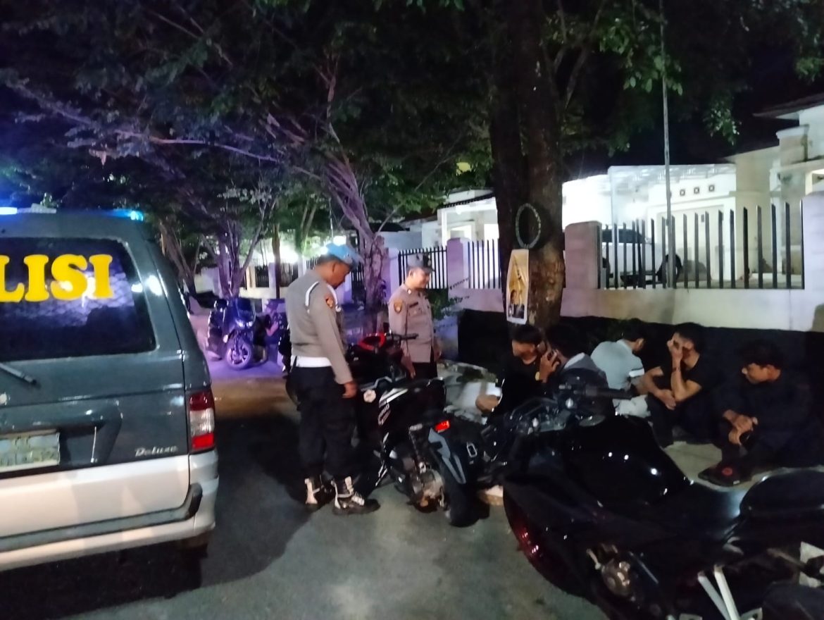Pastikan Sibolga Kondusif, Polsek Sibolga Sambas Patroli Dialogis