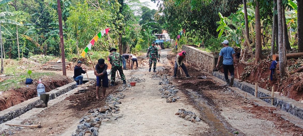 Rabat Beton memperlancar Akses Jalan Warga Blok Cidilem. 