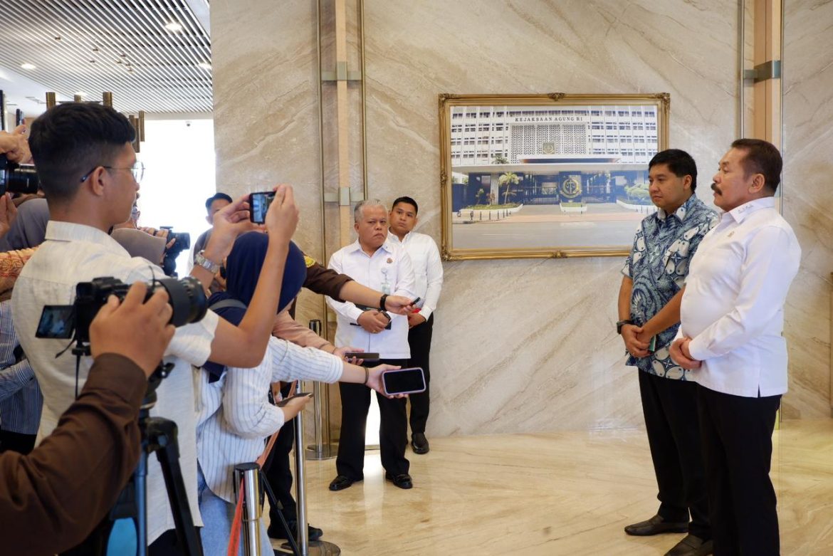 Jaksa Agung RI Terima Kunjungan Kehormatan Menteri Perumahan dan Kawasan Permukiman RI Bahas Pengadaan Lahan Permukiman Rakyat