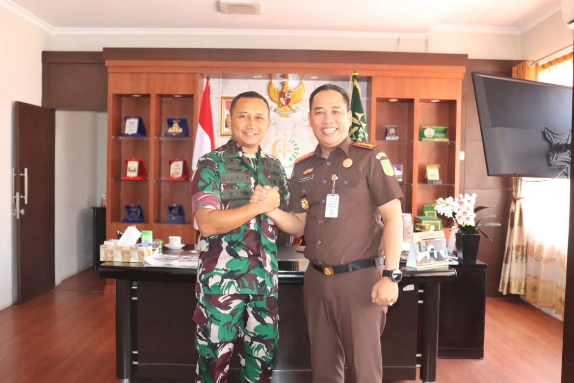 DANREM 063/SGJ MENGUNJUNGI TOKOH BERPENGARUH DI WILAYAH CIREBON.