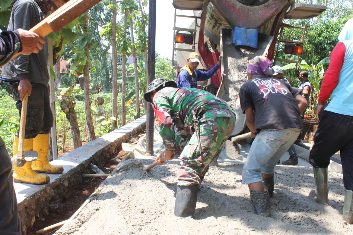 Rabat Beton Blok Cidelem Sedang Berlangsung