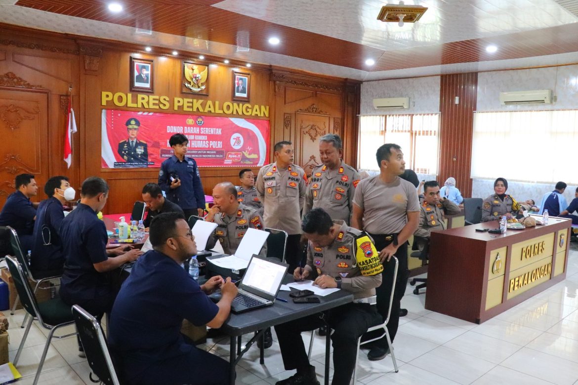 73 Kantong Darah Berhasil Dikumpulkan dalam Giat Donor Darah HUT Humas Ke-73 di Polres Pekalongan