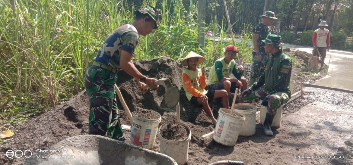 Pelda Darto Turut  Bangun Talud Untuk Cegah Tanah Longsor