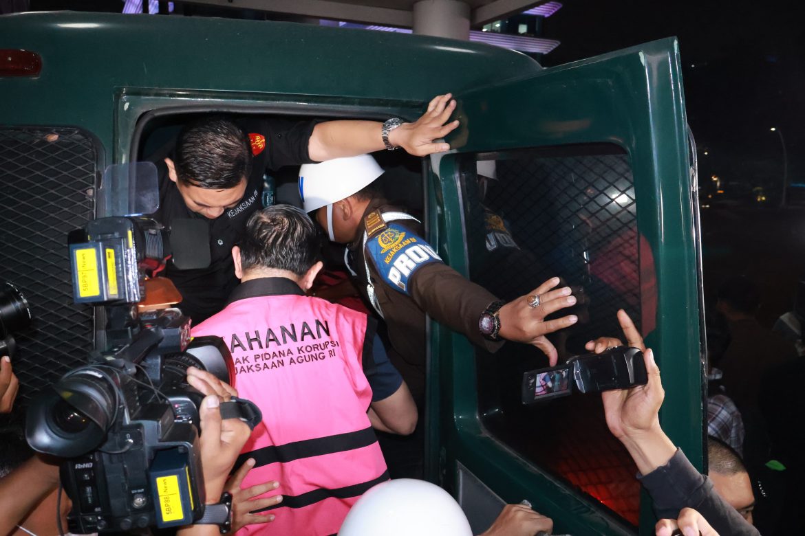 Tim Penyidik JAM PIDSUS Tetapkan 2 Orang Tersangka dalam Perkara Impor Gula Salah Satunya Eks Menteri Perdagangan Berinisal TTL