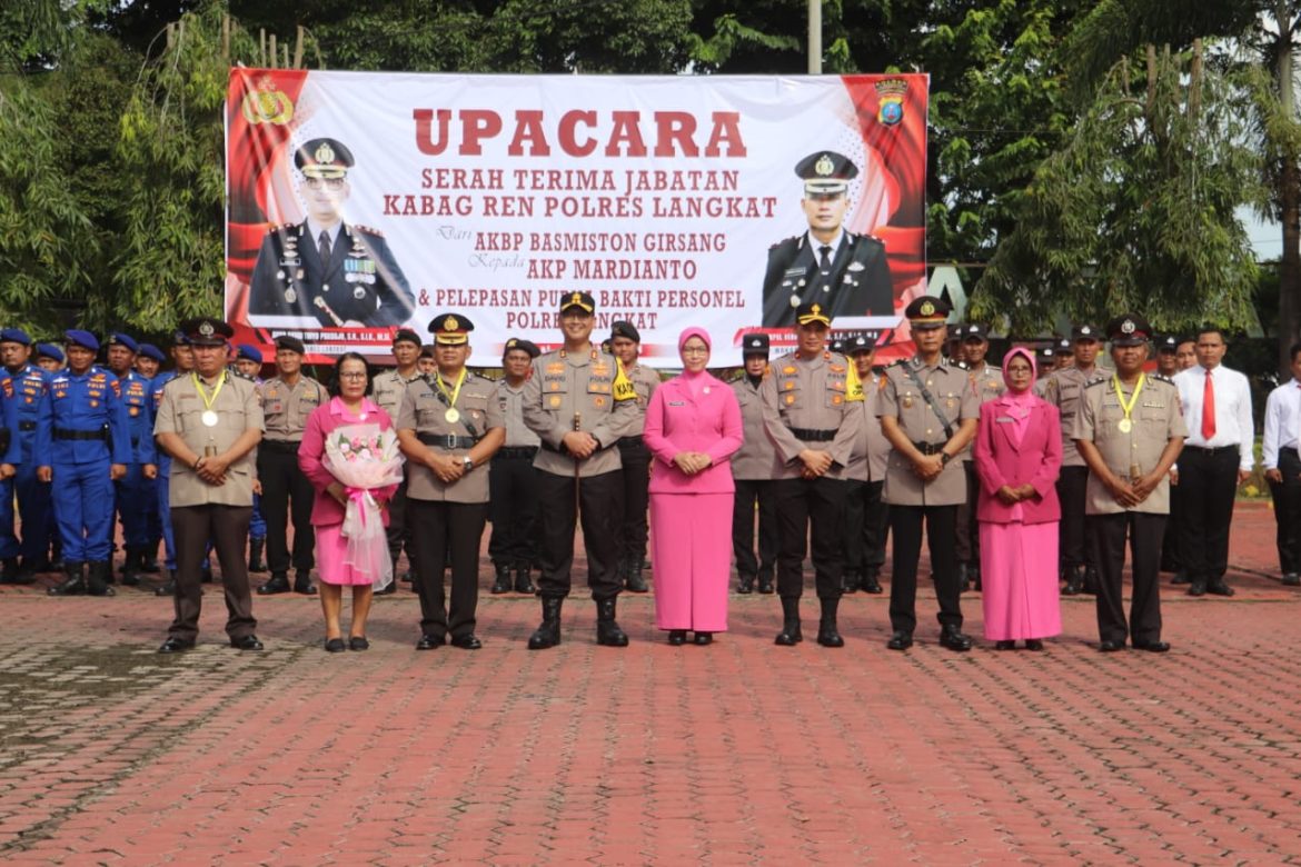 Upacara Sertijab Kabag Ren dan Pelepasan Purna Tugas Personil Polres Langkat Berlangsung Khidmat.