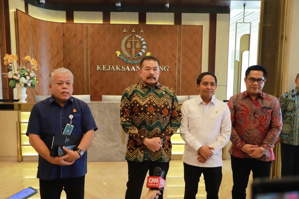 Jaksa Agung Terima Kunjungan Menteri Kehutanan RI Bahas Koordinasi Penegakan Hukum Terkait Kehutanan