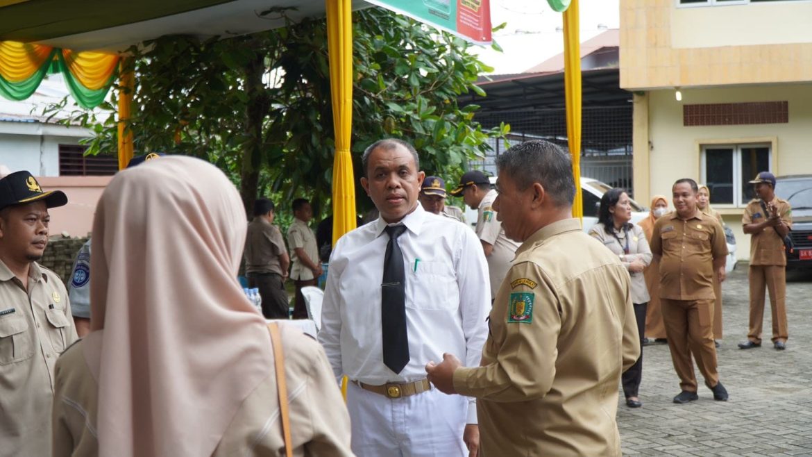 Pj. Bupati Langkat Tinjau Proses Pembayaran Pajak Kendaraan Dinas, ajak masyarakat manfaatkan program Pemutihan.