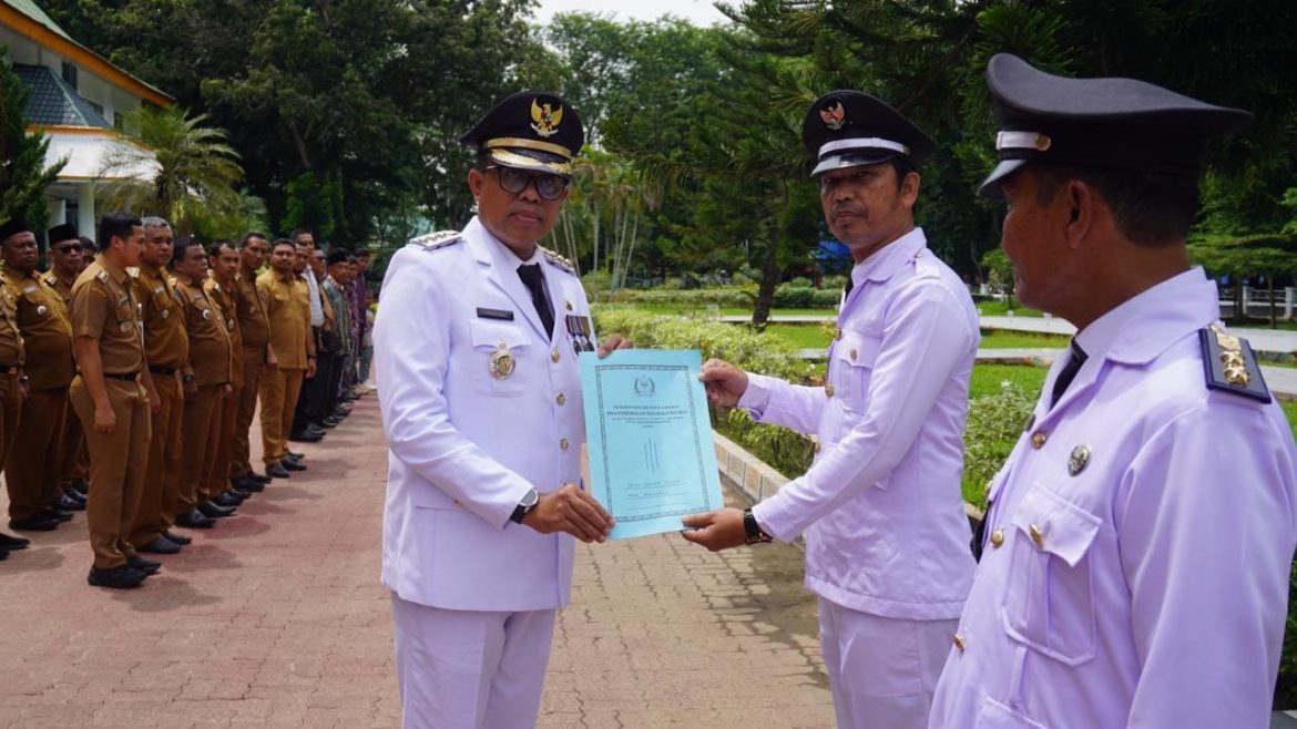 Pj. Bupati Langkat Kukuhkan 72 Kades, Dorong Sinergi dalam Membangun Desa yang Mandiri dan Berdaya.