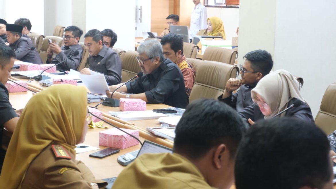 Rapat Kerja TAPD dan Badan Anggaran DPRD Garut Bahas Anggaran Daerah