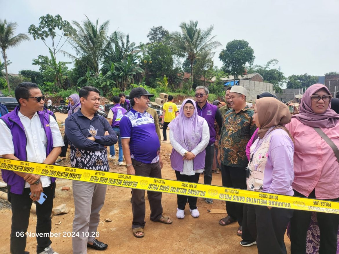 Intan Nurul Hikmah Tinjau Longsor Pagedangan