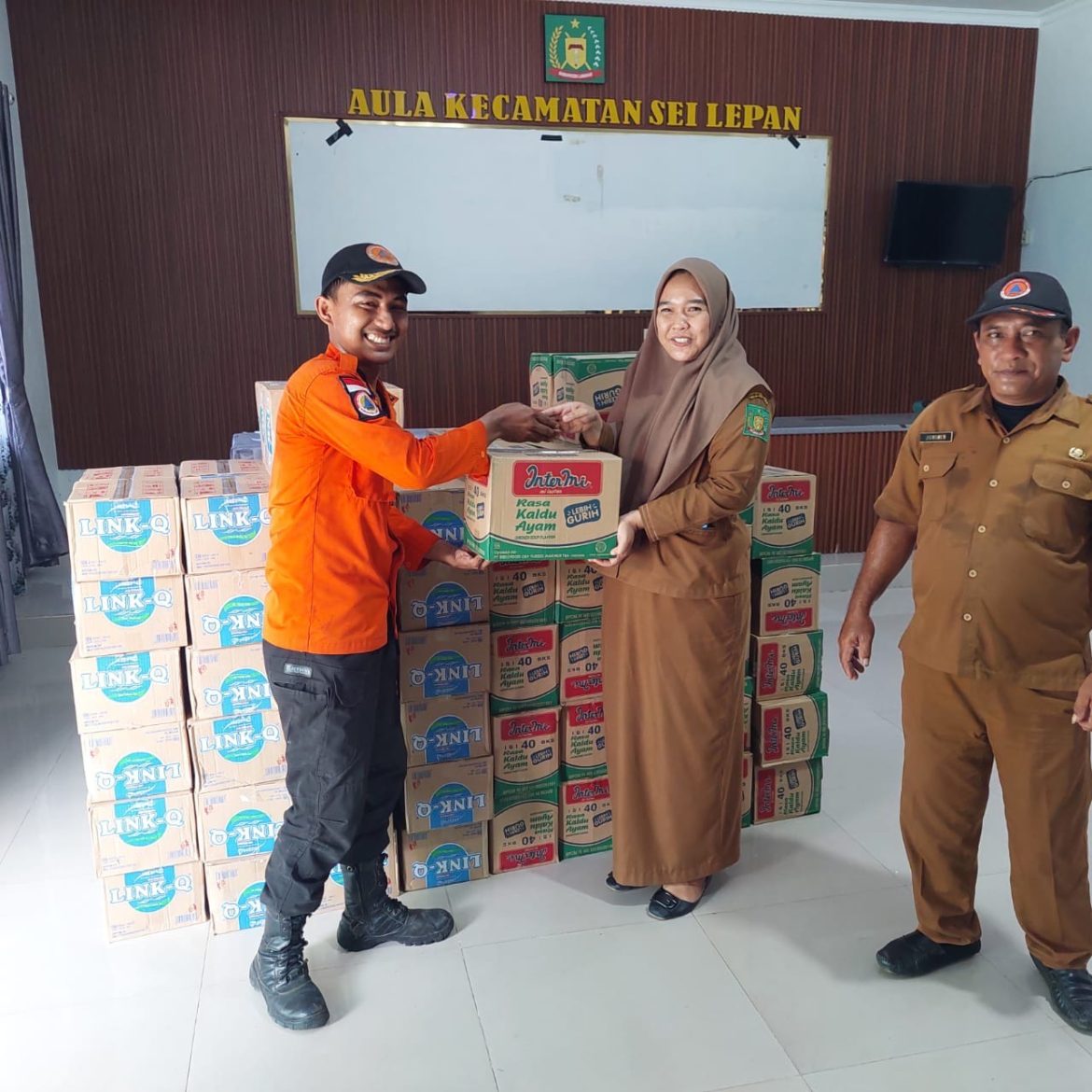 Pj. Bupati Langkat Salurkan Bantuan untuk Warga Terdampak Banjir di Kecamatan Babalan dan Sei Lepan.