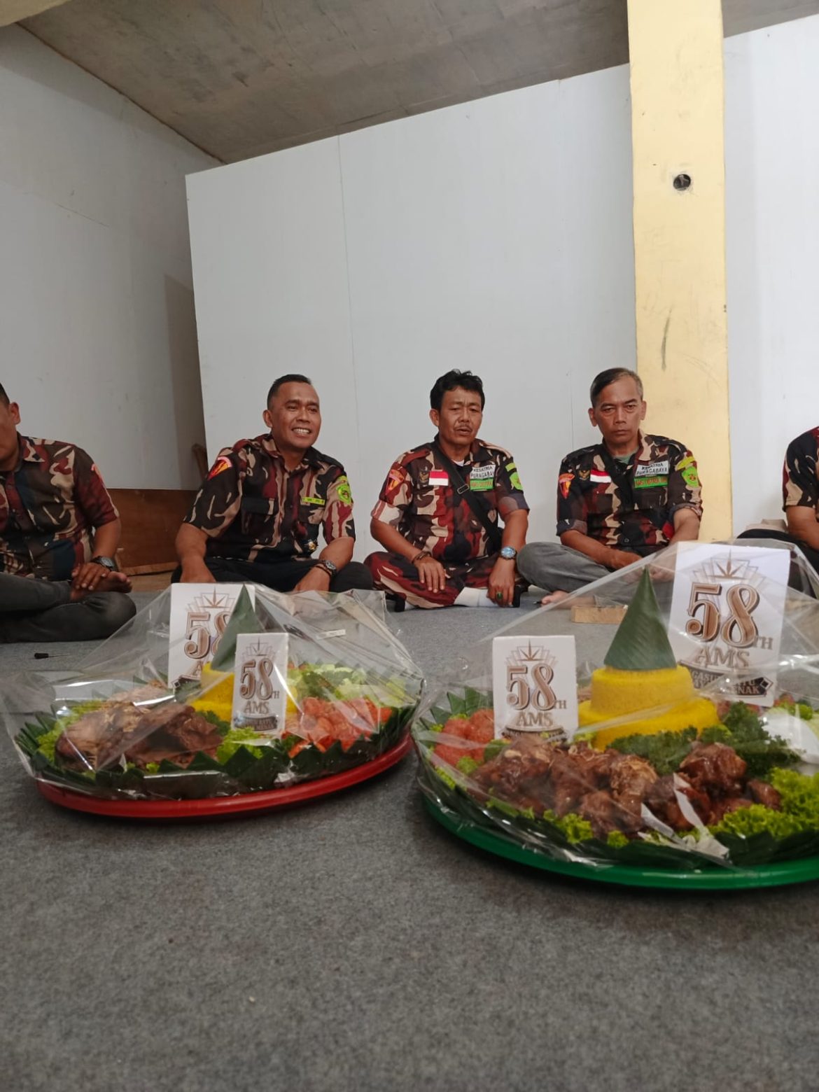 Ketua AMS Distrik 005 Garut Asep Mulyana , S,Ip.,M.Si dan Sekertaris AMS Garut Samsudin,SE;,M.Si serta Pengurus Lainya Peringati Milangkala ke-58 AMS dengan Ziarah ke Makam Pendiri AMS Garut